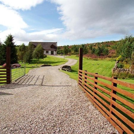 บินนิลิดห์ มอร์ บีแอนด์บี Bed & Breakfast Glenmoriston ภายนอก รูปภาพ