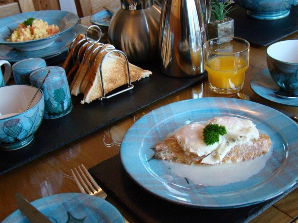 บินนิลิดห์ มอร์ บีแอนด์บี Bed & Breakfast Glenmoriston ภายนอก รูปภาพ
